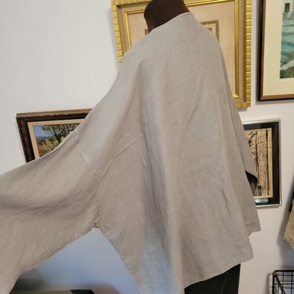 Eskandar European Designer Grey Sand Tone Linen Top OS - Picture 7 of 7